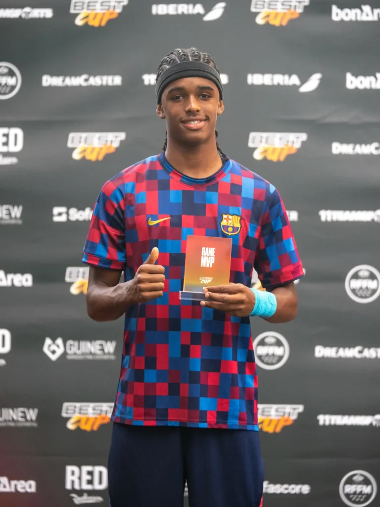 Dany Freire com o prémio de MVP na Best Cup