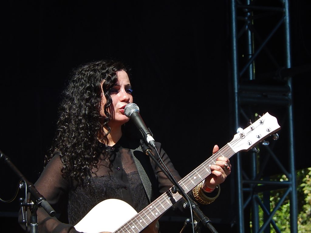 Emel Mathlouthi em atuação